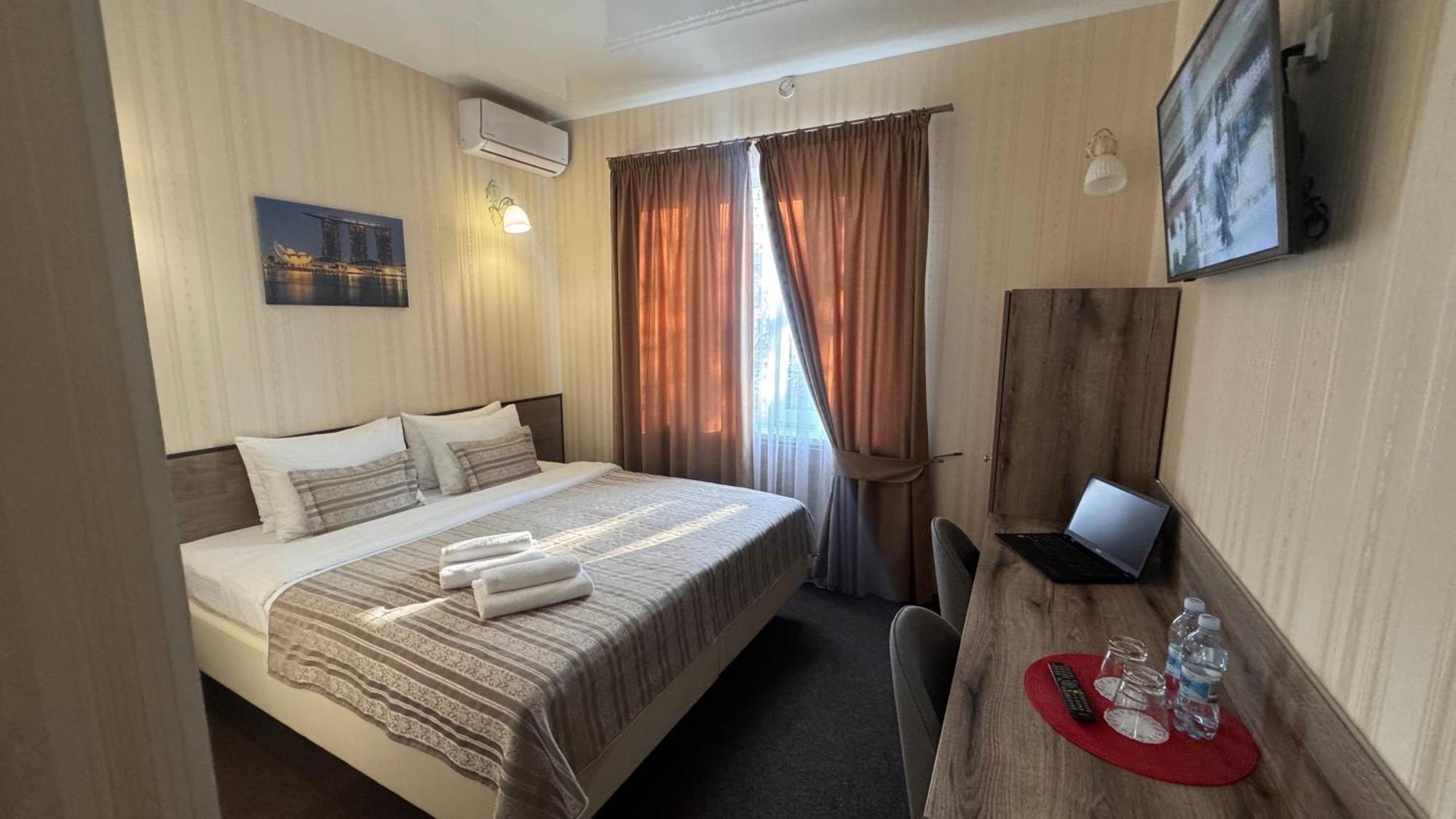 Шляпа Hotel Dnyipropetrovszk Kültér fotó